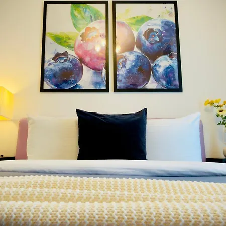 Downtown Delight - Bright 2br *