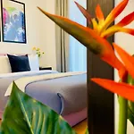 Downtown Delight - Bright 2br *