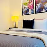 Downtown Delight - Bright 2br * Bukarest