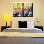 Downtown Delight - Bright 2br Bukarest