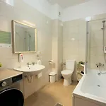 Lejlighed Downtown Delight - Bright 2br