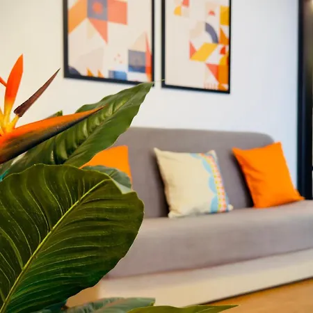 Downtown Delight - Bright 2br *