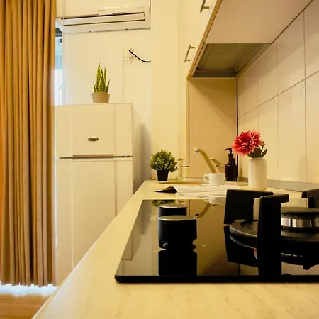 Downtown Delight - Bright 2br