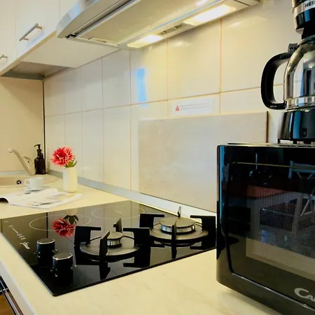 Downtown Delight - Bright 2br Appartamento