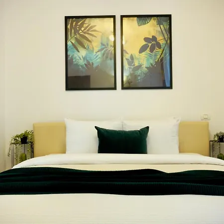 Downtown Delight - Bright 2br Lejlighed