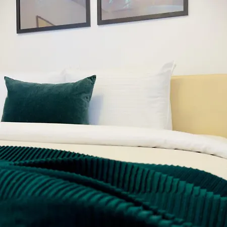 Downtown Delight - Bright 2br *