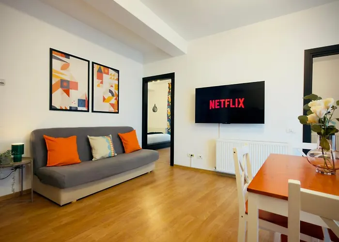 Downtown Delight - Bright 2br