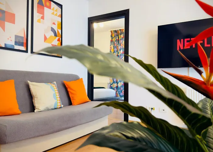 Downtown Delight - Bright 2br Bucharest