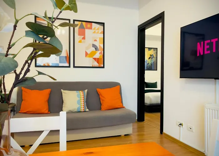 Downtown Delight - Bright 2br Apartment