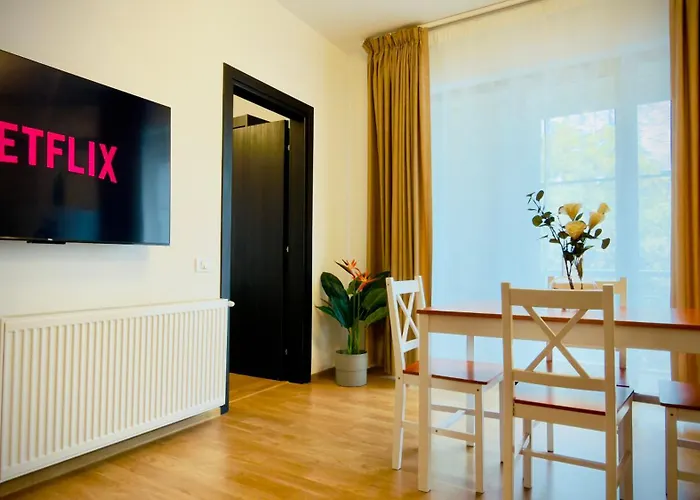 Downtown Delight - Bright 2br *