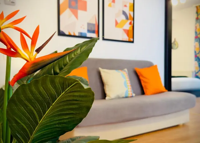 Downtown Delight - Bright 2br *