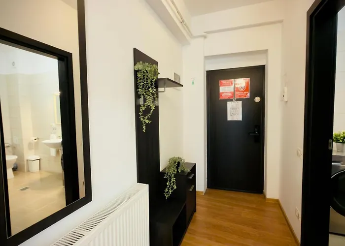 Downtown Delight - Bright 2br Апартаменти Бухарест