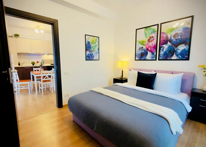 Апартаменти Downtown Delight - Bright 2br Бухарест