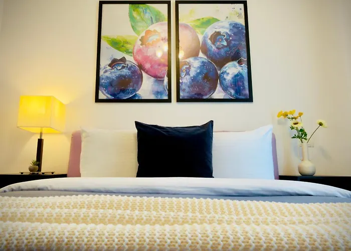 Downtown Delight - Bright 2br *