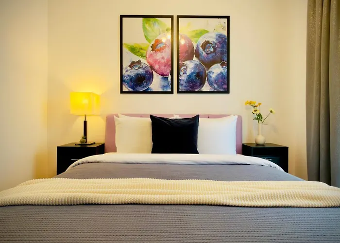 Downtown Delight - Bright 2br Бухарест