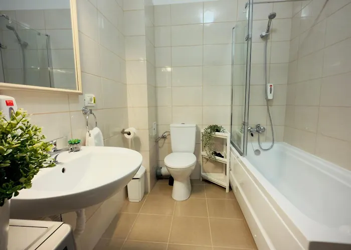 Downtown Delight - Bright 2br Apartment *