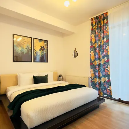 Downtown Delight - Bright 2br Apartament *
