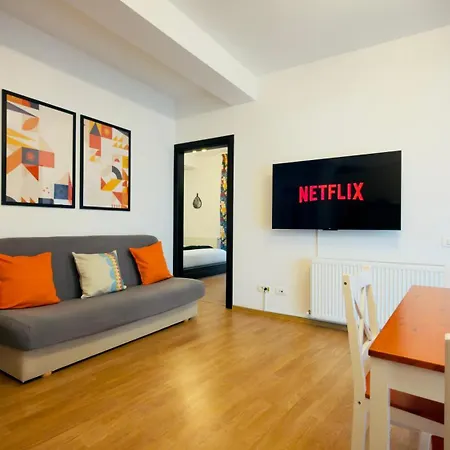 Downtown Delight - Bright 2br