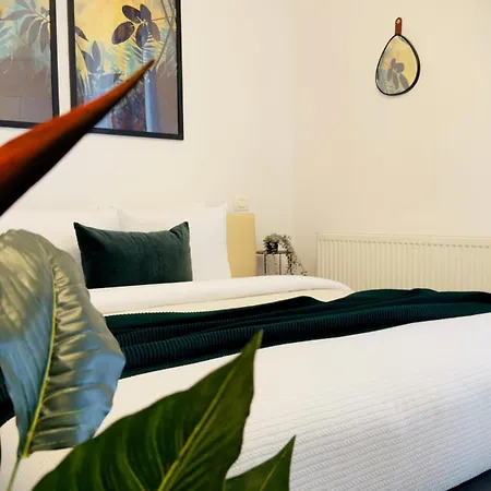 Downtown Delight - Bright 2br Daire Bükreş