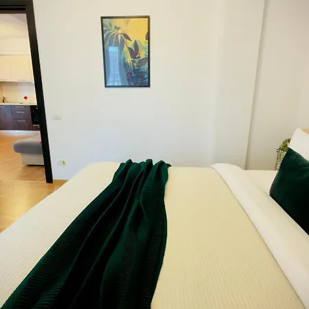 Downtown Delight - Bright 2br *