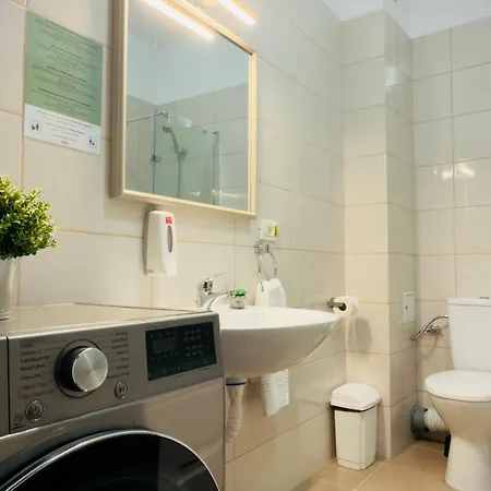 Downtown Delight - Bright 2br Daire