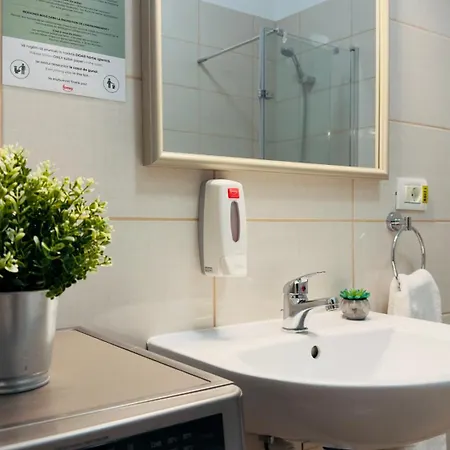 Downtown Delight - Bright 2br Daire Bükreş