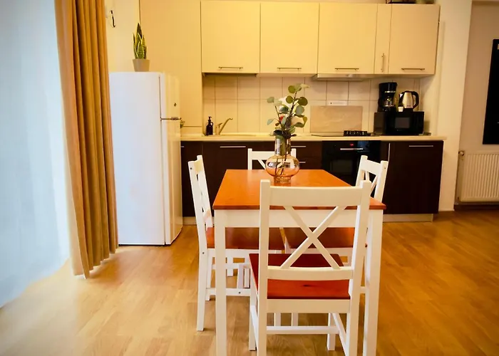 Downtown Delight - Bright 2br * Bükreş